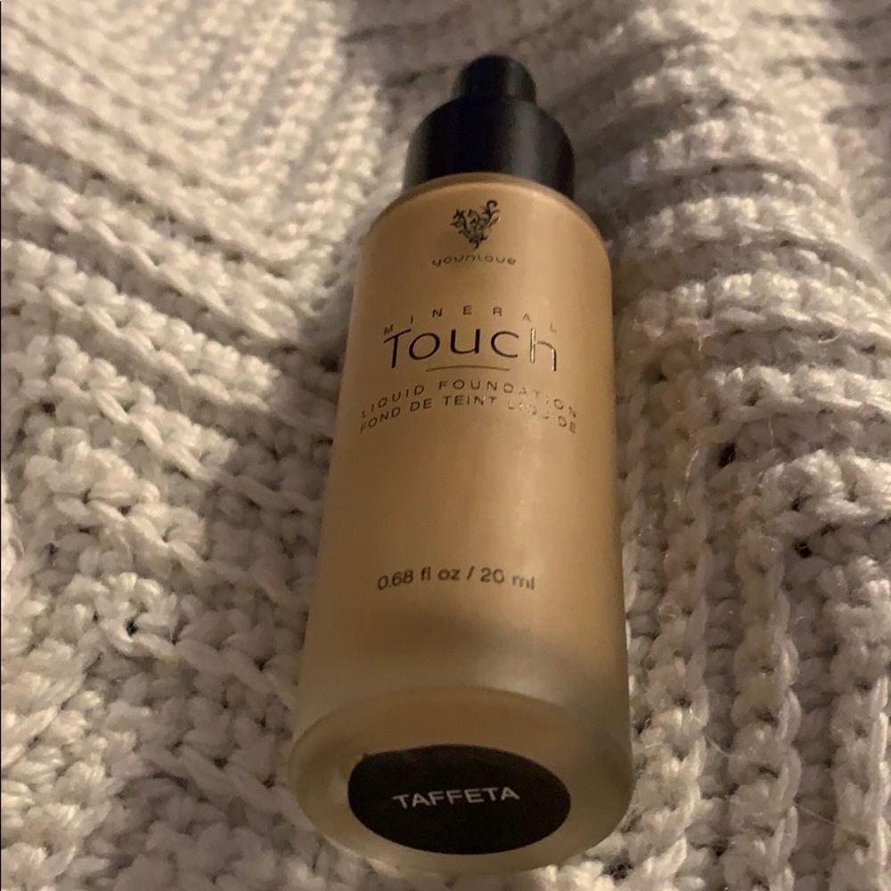 Younique liquid touch foundation